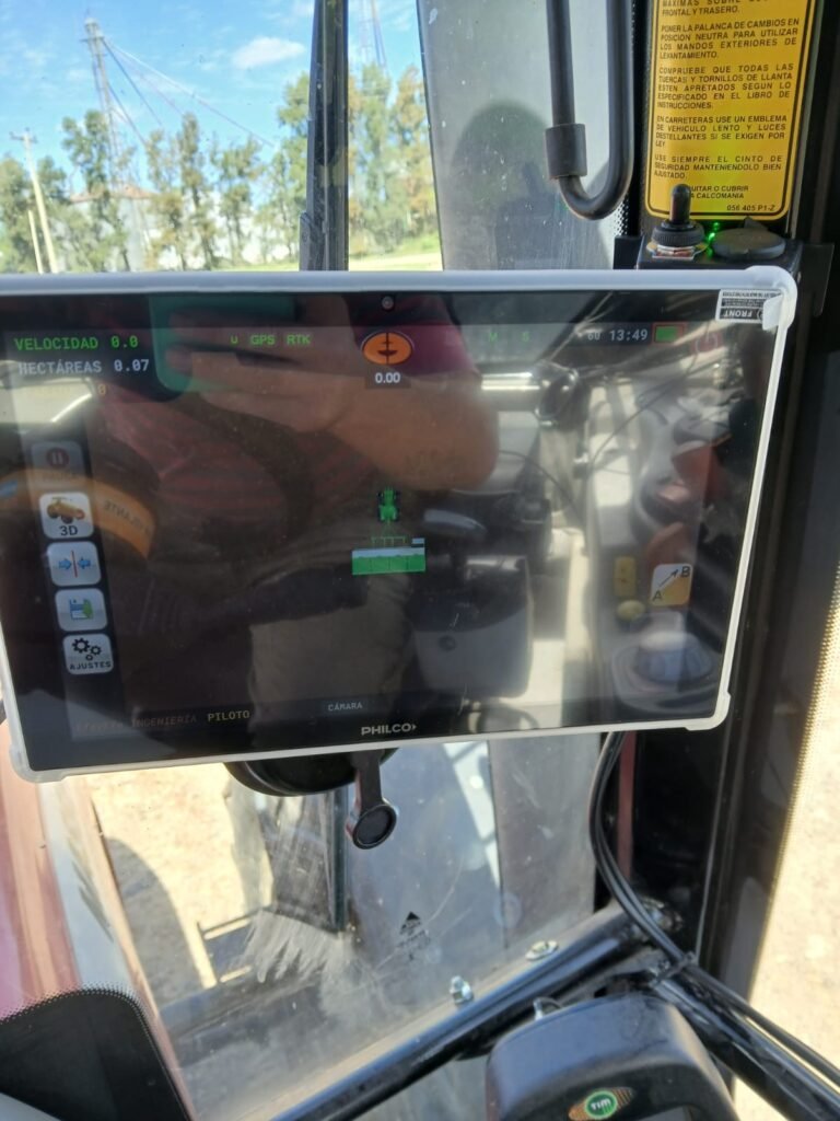 aplicación piloto automático efeyefe ingeniería instalada en un tractor massey ferguson en entre ríos, la paz