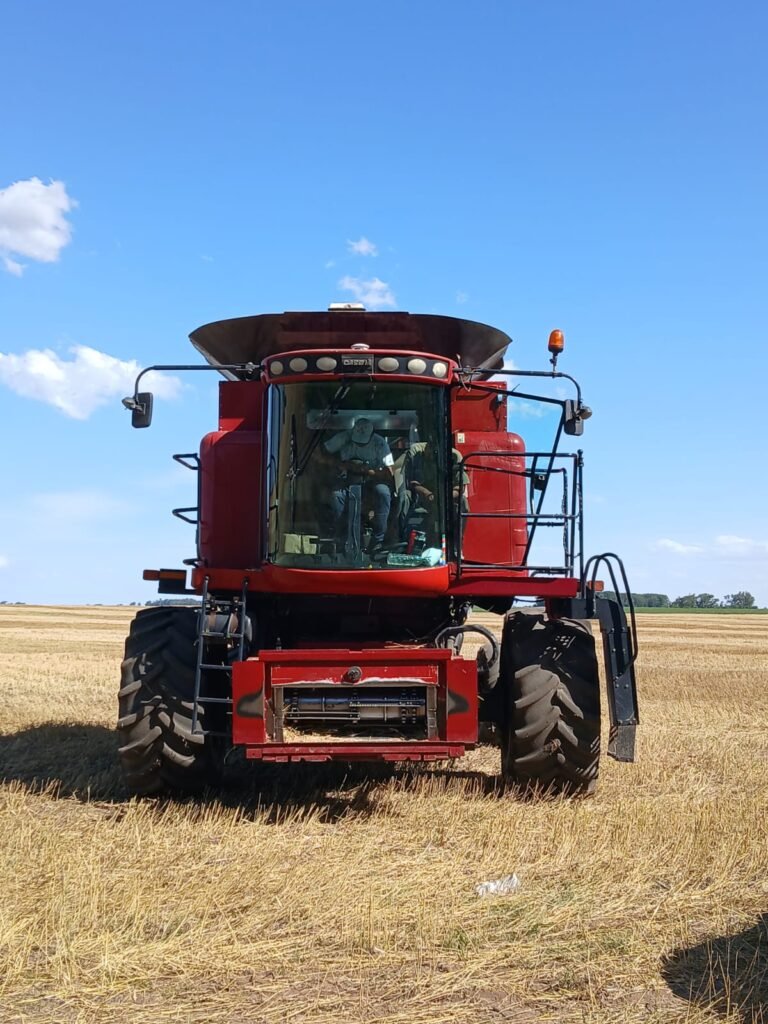 instalacion de piloto automatico en cosechadora, efeyefe ingenieria