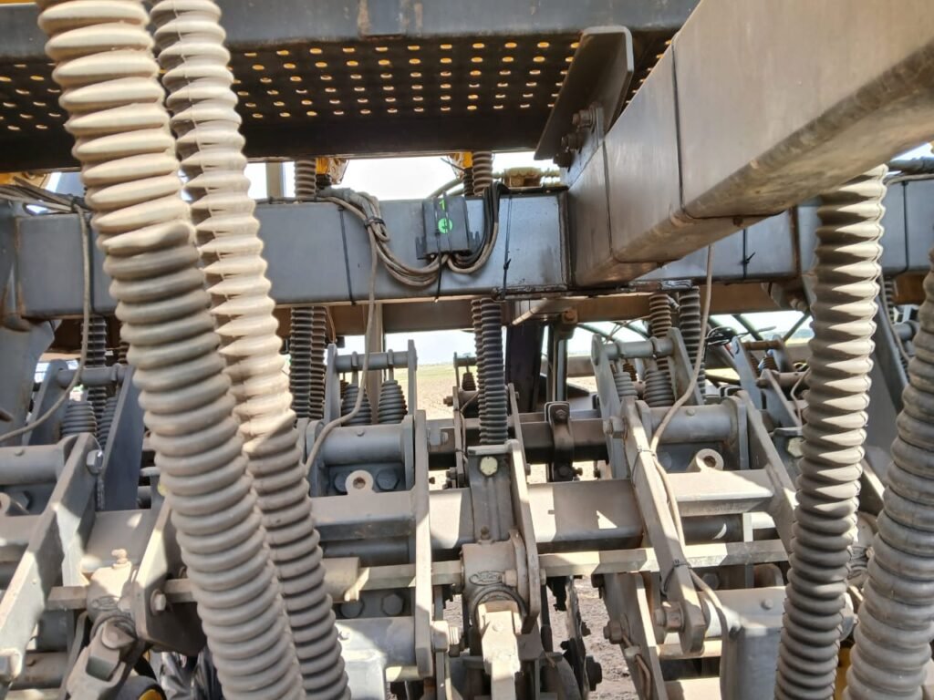 instalacion de sensores de siembra en sembradora erca v premium, santa fe argentina,