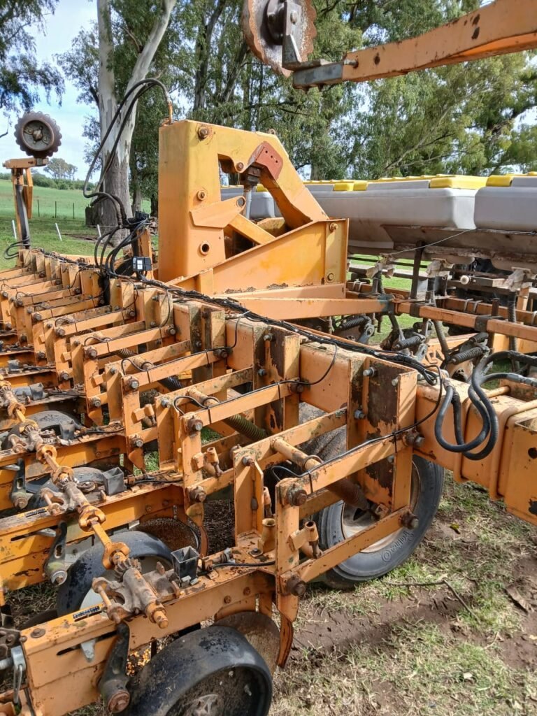 sembradora de 10 surcos con sensores de semilla efeyefe ingenieria instalados