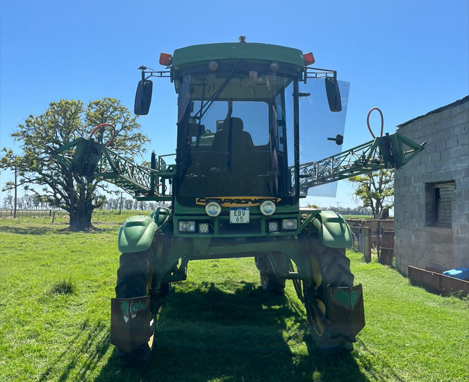 vehiculo agrícola al que se le instala el banderillero satelital efeyefe ingenieria